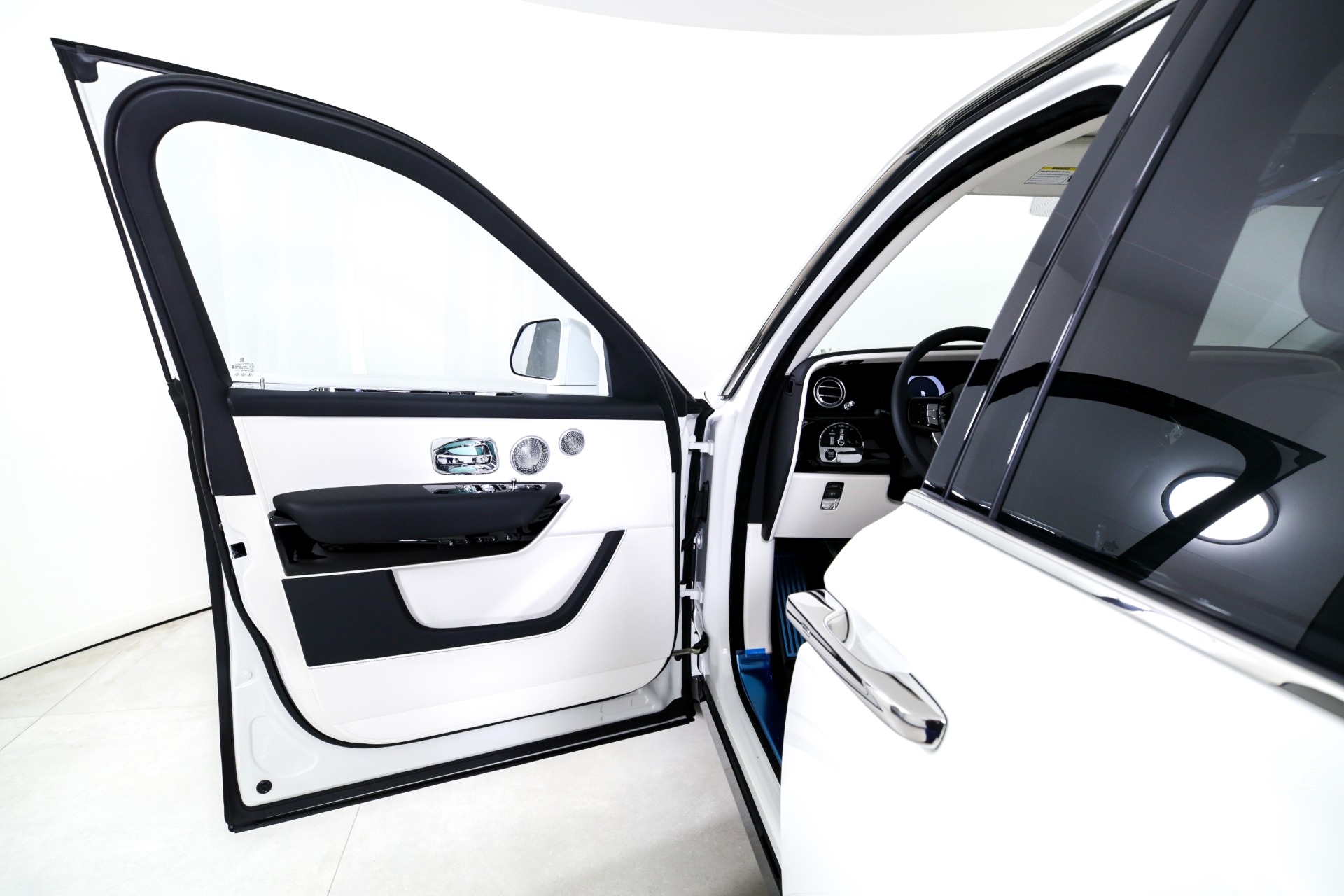 New 2025 Rolls-Royce Cullinan | Charlotte, NC