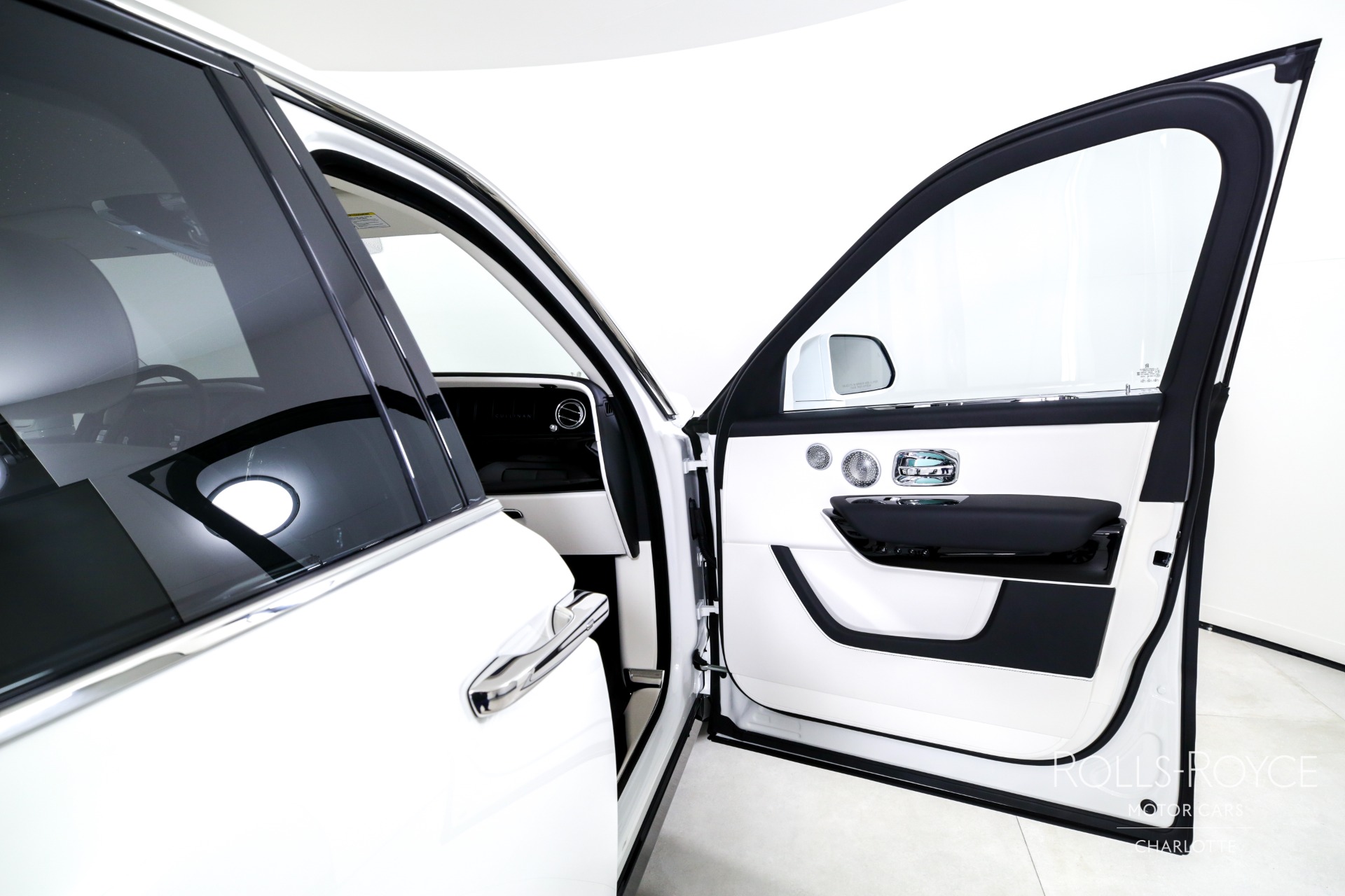 New 2025 Rolls-Royce Cullinan | Charlotte, NC