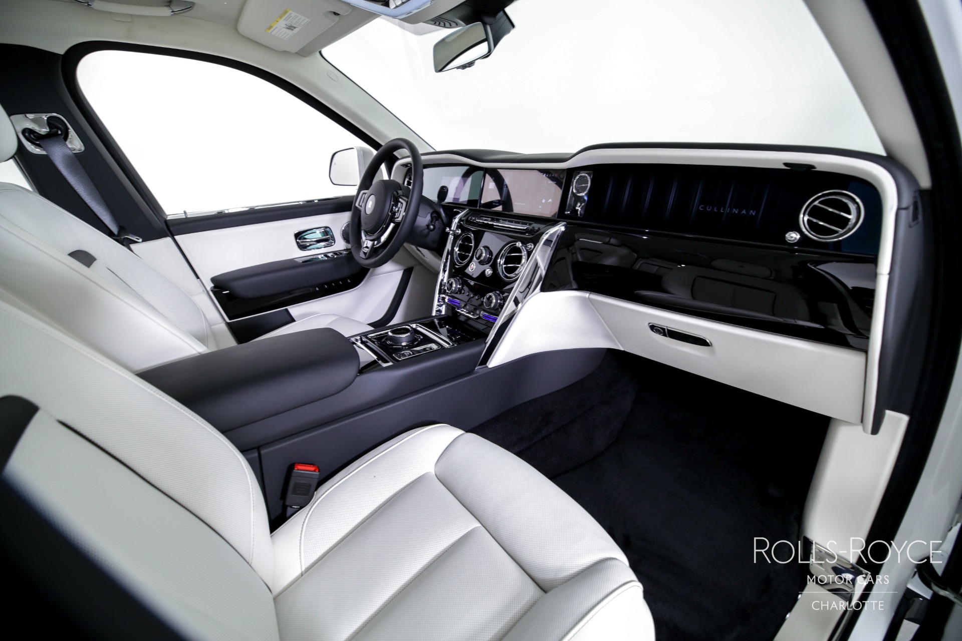 New 2025 Rolls-Royce Cullinan | Charlotte, NC
