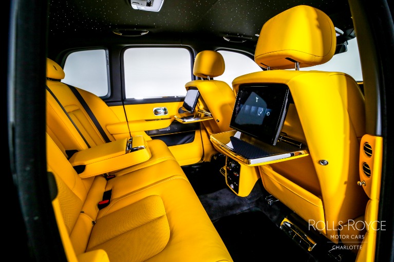 New-2025-Rolls-Royce-Black-Badge-Cullinan