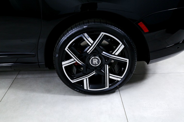 New-2025-Rolls-Royce-Black-Badge-Cullinan
