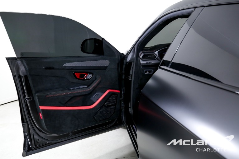 Used-2023-Lamborghini-Urus-Performante