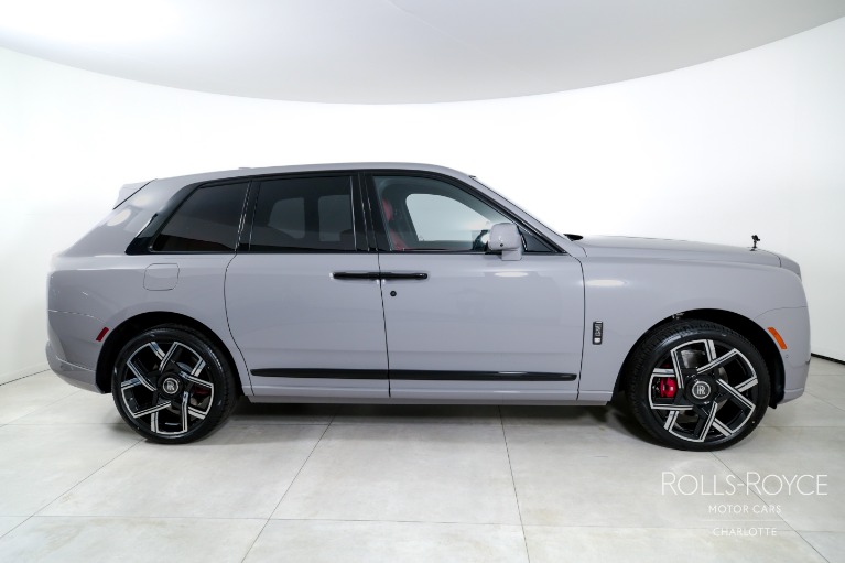 New-2025-Rolls-Royce-Black-Badge-Cullinan