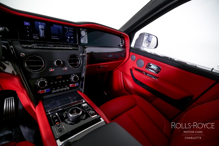 New-2025-Rolls-Royce-Black-Badge-Cullinan