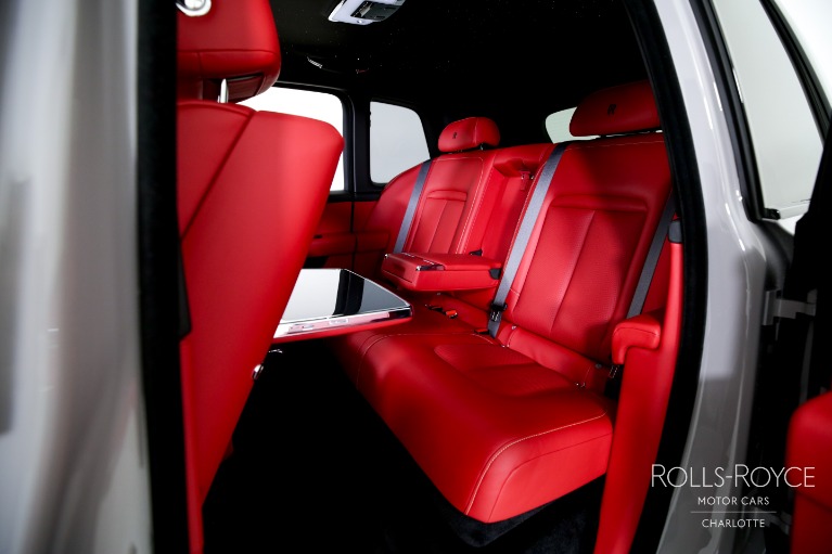 New-2025-Rolls-Royce-Black-Badge-Cullinan