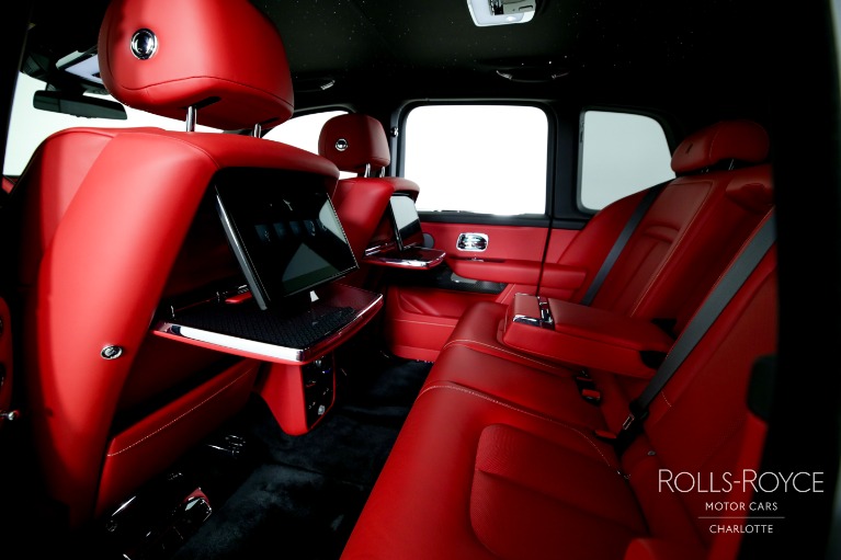 New-2025-Rolls-Royce-Black-Badge-Cullinan