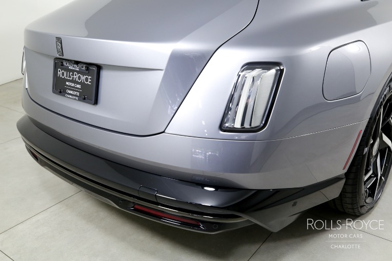 Used-2025-Rolls-Royce-Black-Badge-Spectre