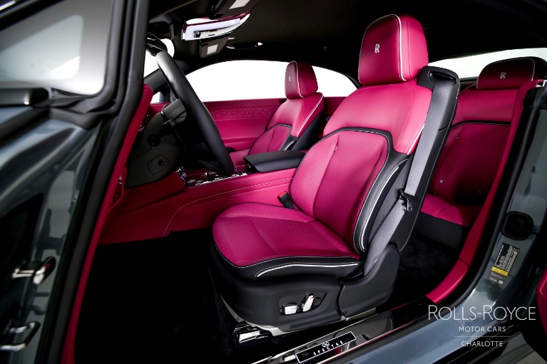 Used-2025-Rolls-Royce-Black-Badge-Spectre