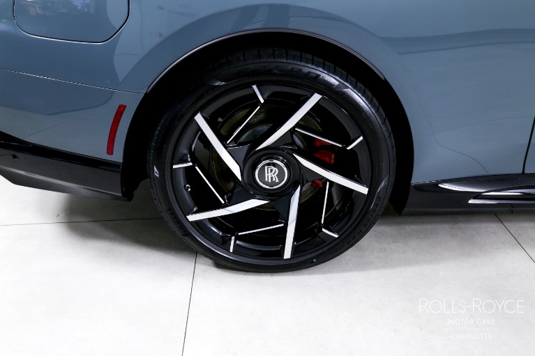 Used-2025-Rolls-Royce-Black-Badge-Spectre