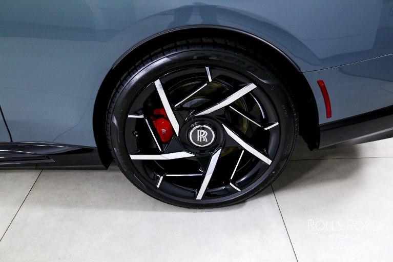 Used-2025-Rolls-Royce-Black-Badge-Spectre