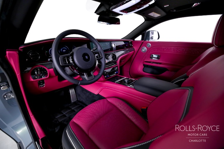Used-2025-Rolls-Royce-Black-Badge-Spectre