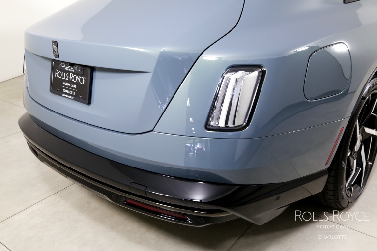Used-2025-Rolls-Royce-Black-Badge-Spectre