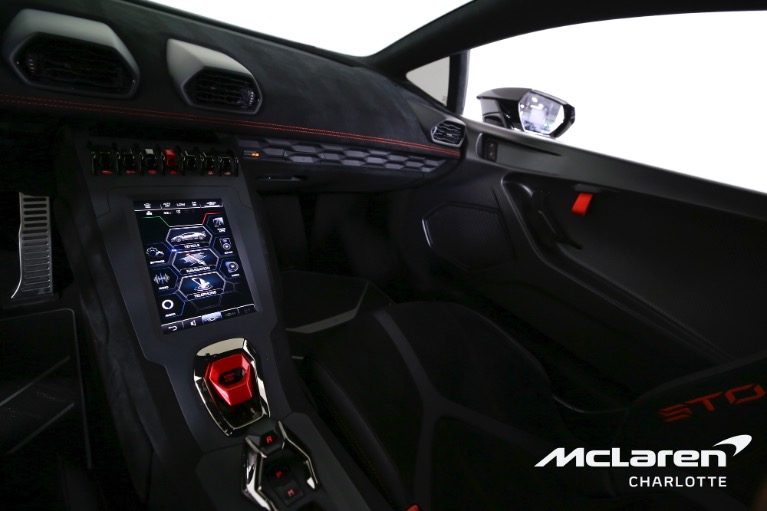 Used-2023-Lamborghini-Huracan-STO
