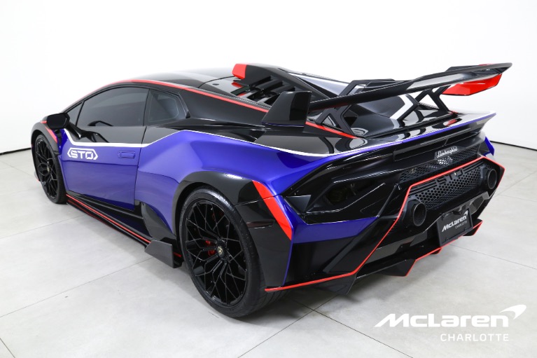 Used-2023-Lamborghini-Huracan-STO