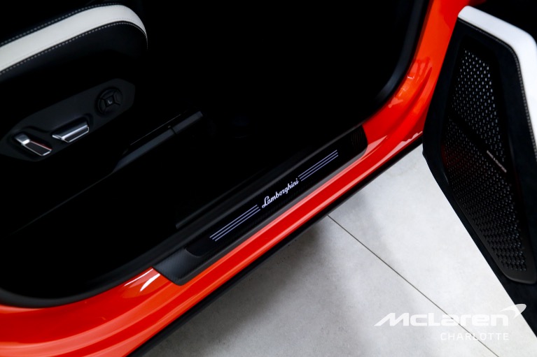 Used-2023-Lamborghini-Urus-Performante
