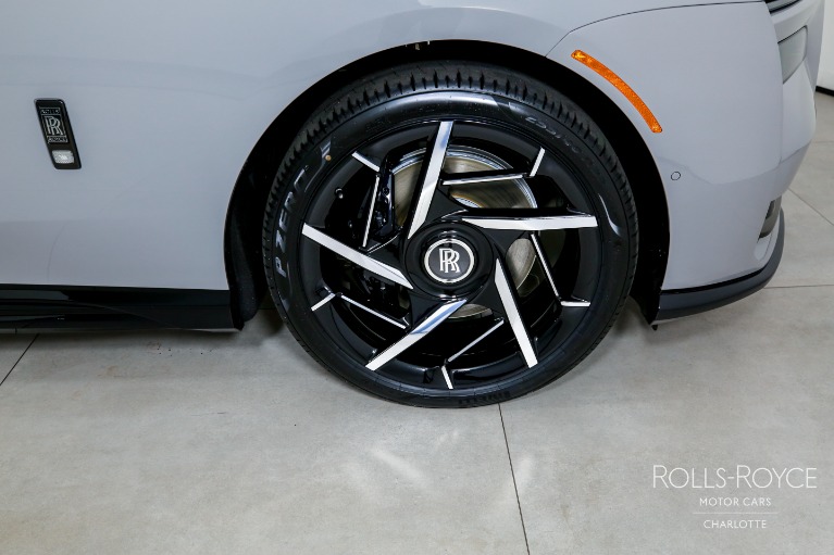 New-2025-Rolls-Royce-Black-Badge-Spectre