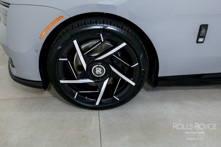 New-2025-Rolls-Royce-Black-Badge-Spectre