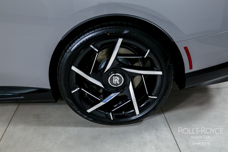 New-2025-Rolls-Royce-Black-Badge-Spectre