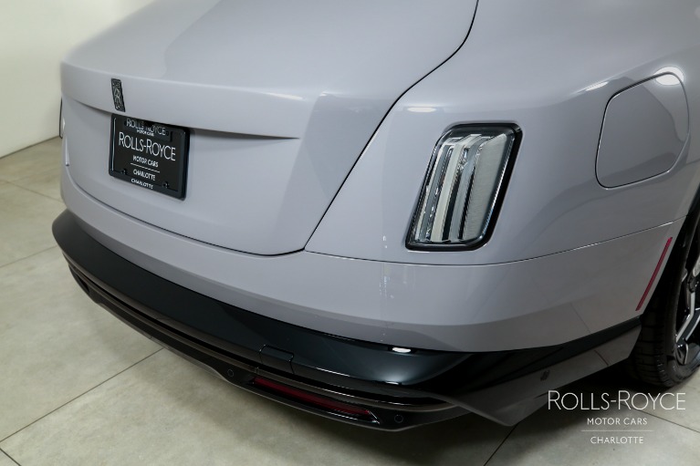 New-2025-Rolls-Royce-Black-Badge-Spectre
