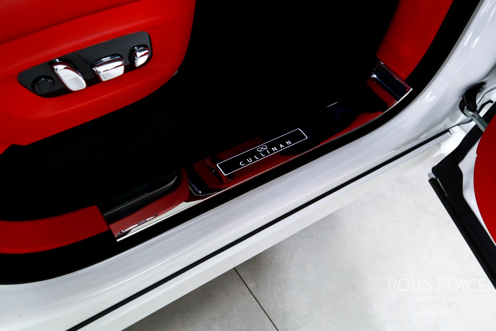 New 2025 Rolls-Royce Black Badge Cullinan  | Charlotte, NC