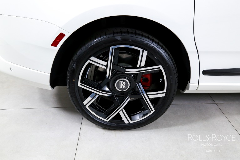 New-2025-Rolls-Royce-Black-Badge-Cullinan