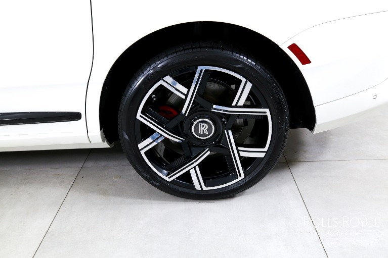 Used-2025-Rolls-Royce-Black-Badge-Cullinan