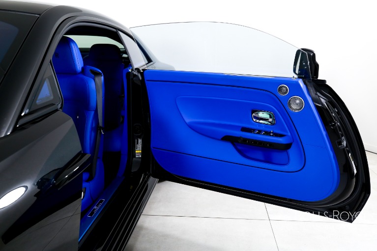 New-2025-Rolls-Royce-Black-Badge-Spectre