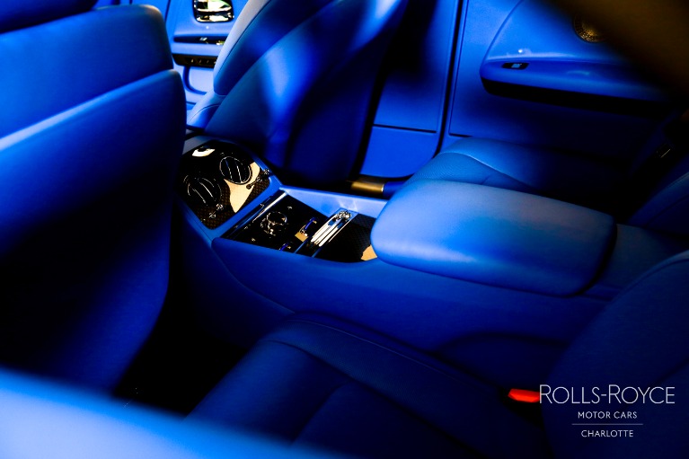 New-2025-Rolls-Royce-Black-Badge-Spectre