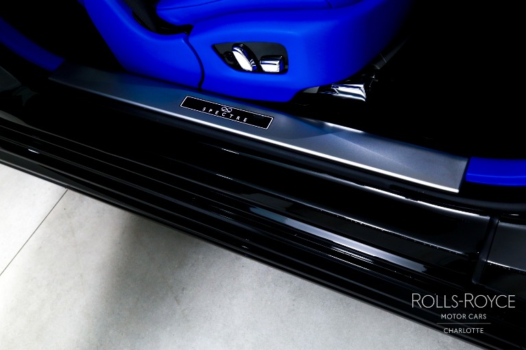 New-2025-Rolls-Royce-Black-Badge-Spectre