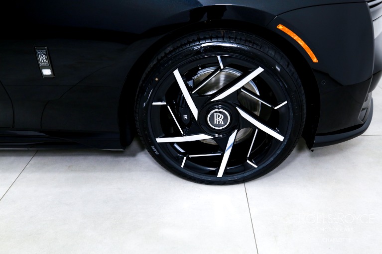 New-2025-Rolls-Royce-Black-Badge-Spectre