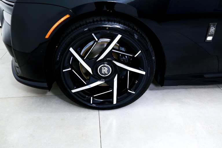 New-2025-Rolls-Royce-Black-Badge-Spectre