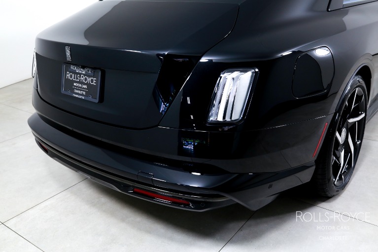 New-2025-Rolls-Royce-Black-Badge-Spectre