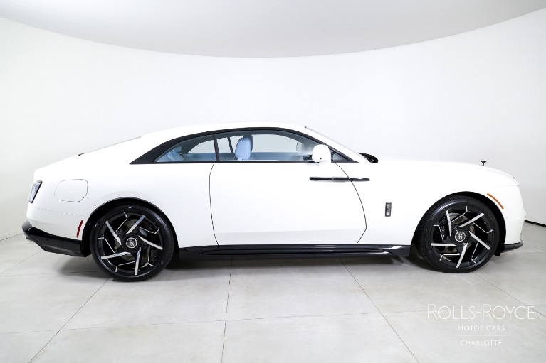 New-2025-Rolls-Royce-Black-Badge-Spectre