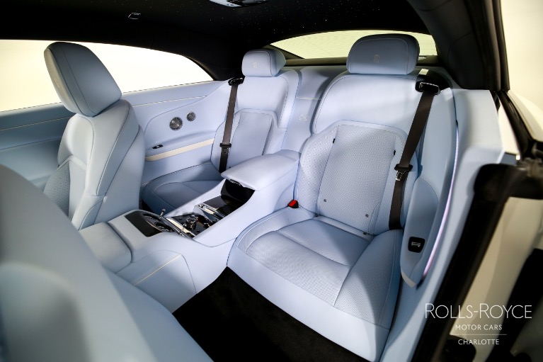 New-2025-Rolls-Royce-Black-Badge-Spectre