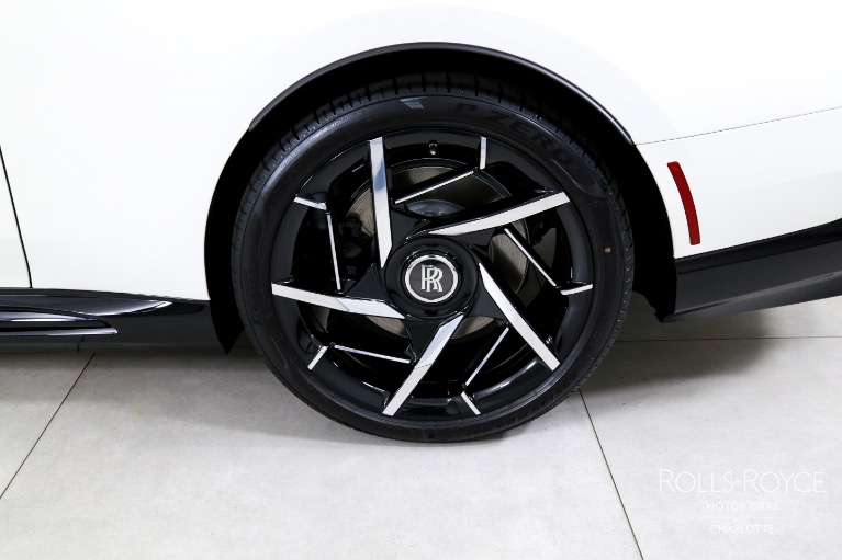 New-2025-Rolls-Royce-Black-Badge-Spectre