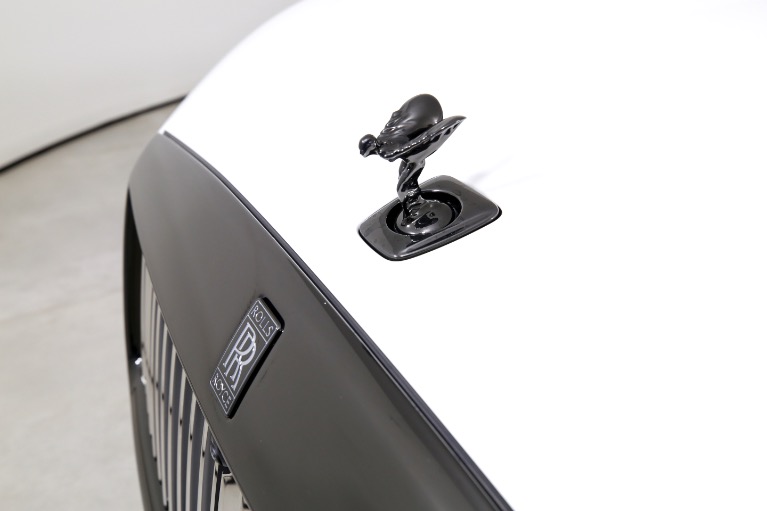 New-2025-Rolls-Royce-Black-Badge-Spectre
