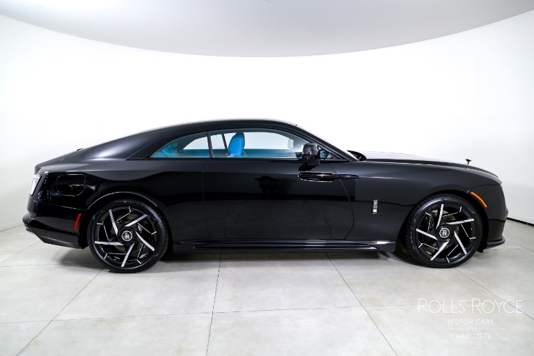 New-2025-Rolls-Royce-Black-Badge-Spectre