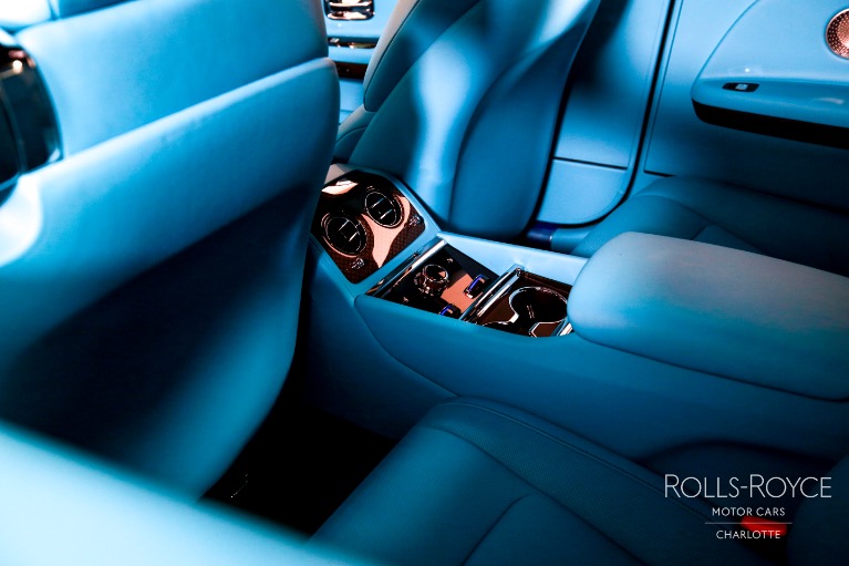 New-2025-Rolls-Royce-Black-Badge-Spectre