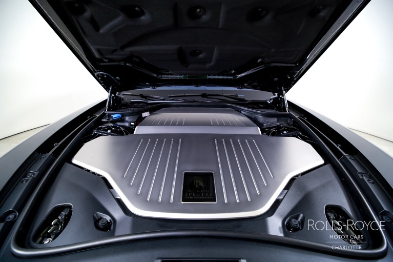 New-2025-Rolls-Royce-Black-Badge-Spectre