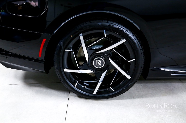 New-2025-Rolls-Royce-Black-Badge-Spectre