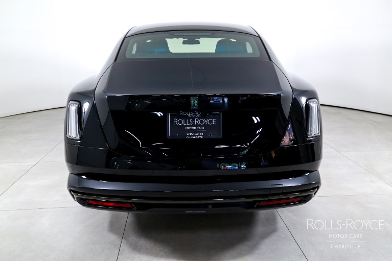 New-2025-Rolls-Royce-Black-Badge-Spectre