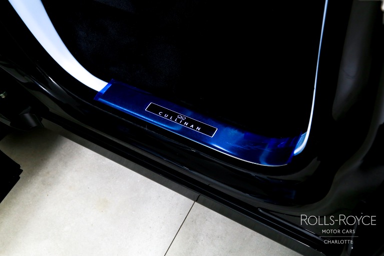 New-2025-Rolls-Royce-Black-Badge-Cullinan