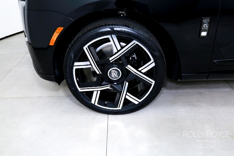 New-2025-Rolls-Royce-Black-Badge-Cullinan