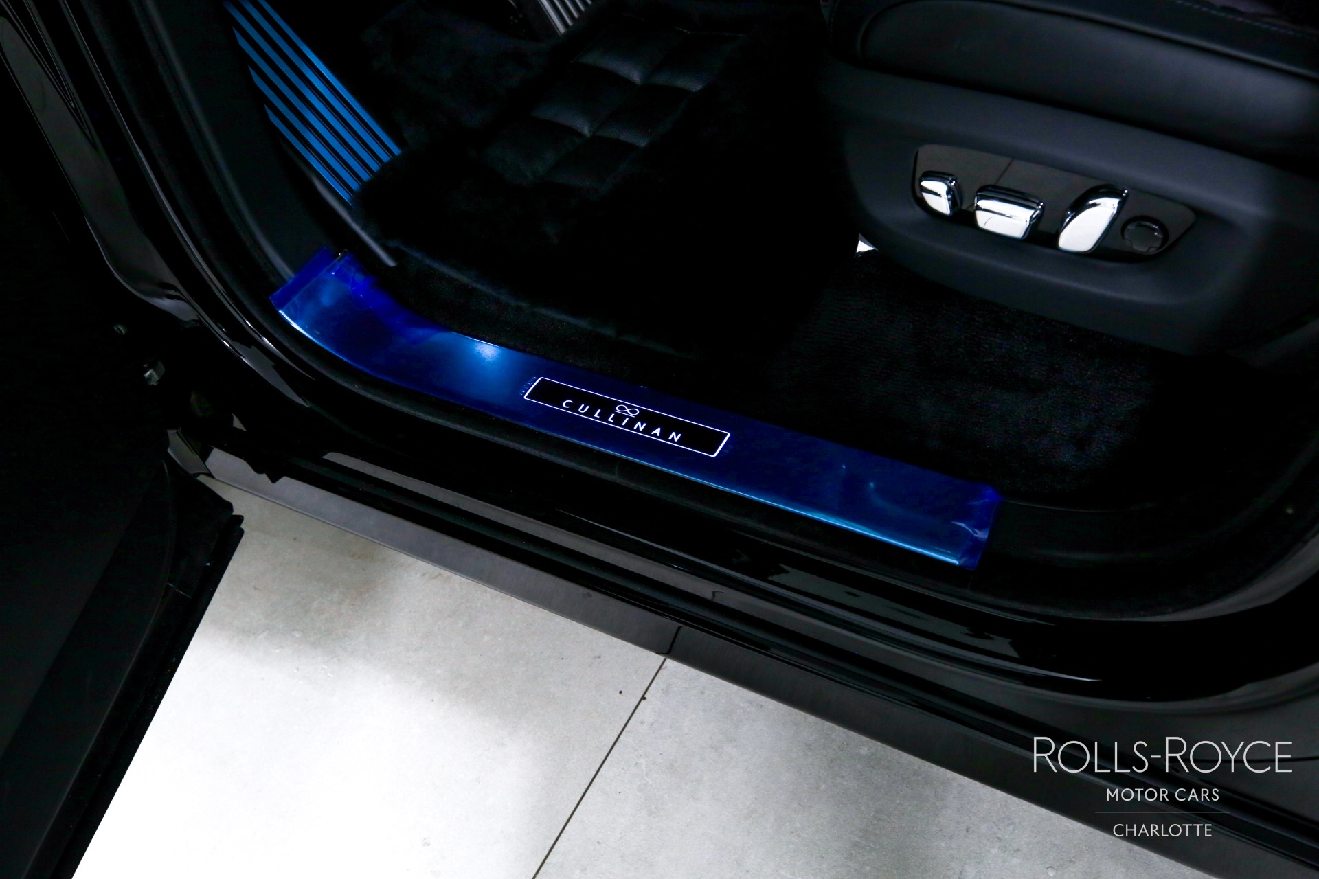 New 2025 Rolls-Royce Black Badge Cullinan  | Charlotte, NC