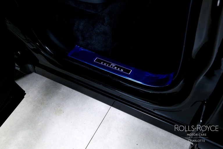 New-2025-Rolls-Royce-Black-Badge-Cullinan