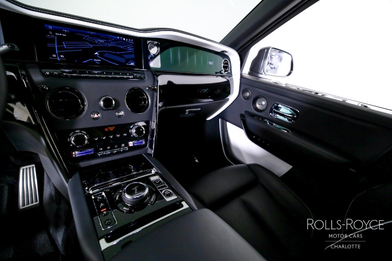 New-2025-Rolls-Royce-Black-Badge-Cullinan