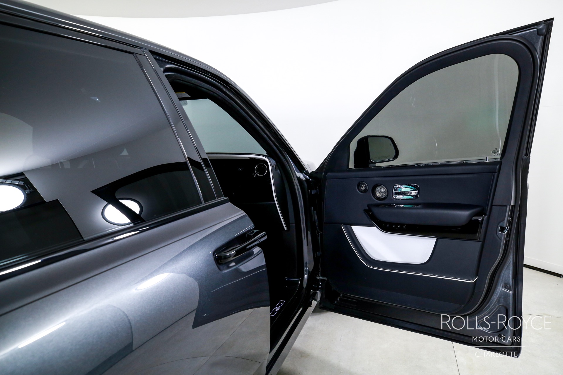 New 2025 Rolls-Royce Black Badge Cullinan | Charlotte, NC