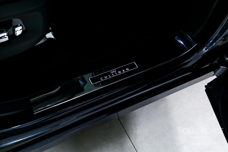 New-2025-Rolls-Royce-Black-Badge-Cullinan