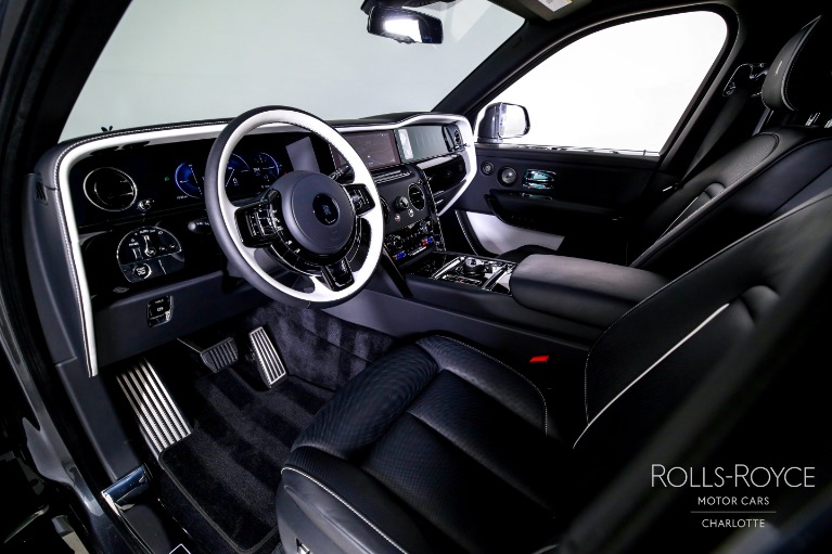 New-2025-Rolls-Royce-Black-Badge-Cullinan
