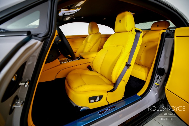 New-2025-Rolls-Royce-Black-Badge-Spectre